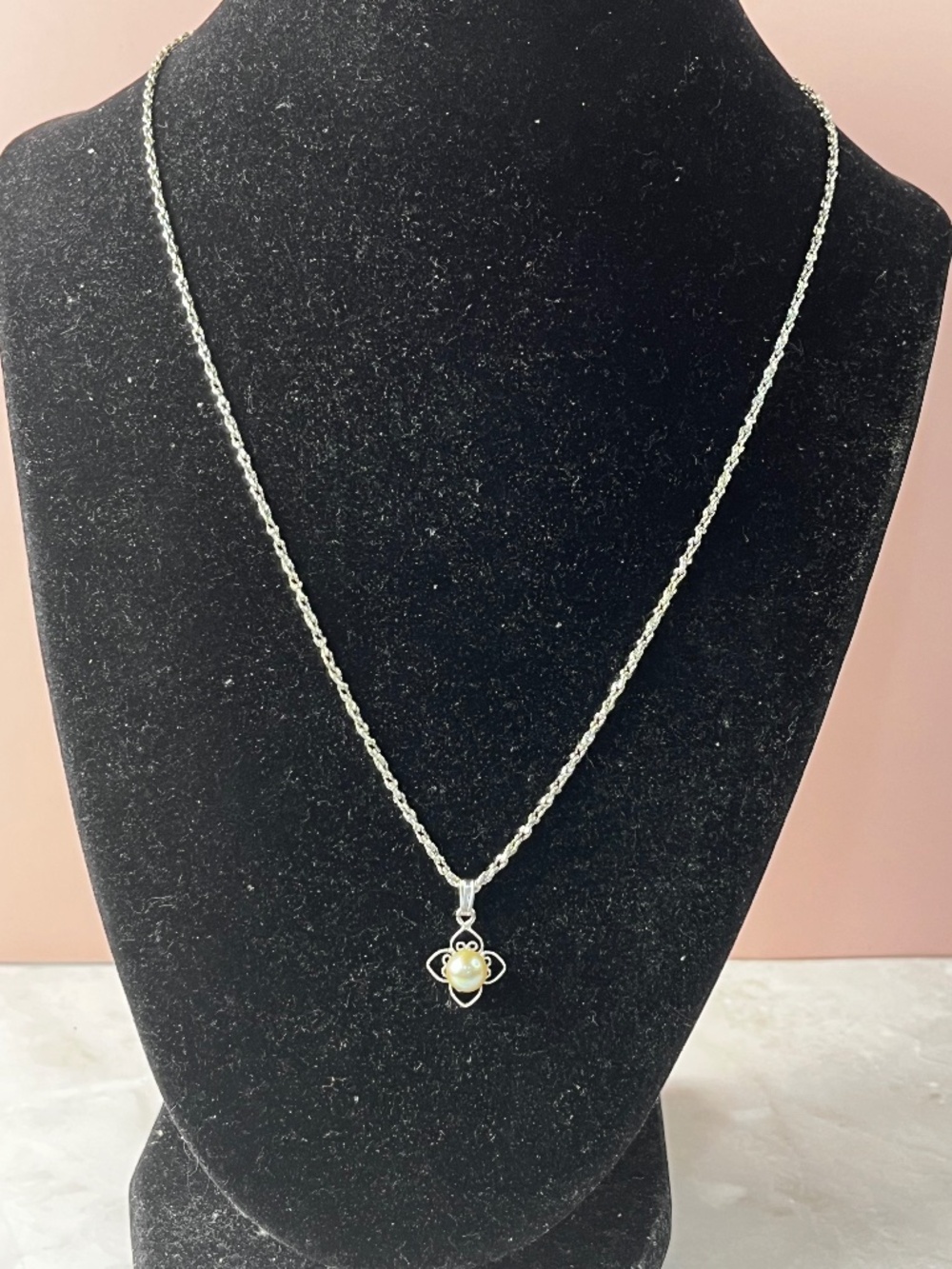 Vintage sterling silver & white pearl necklace 6mm